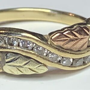 10kt Black Hills Gold and 💎 Diamond Leaf Ring! Stunning 🤩